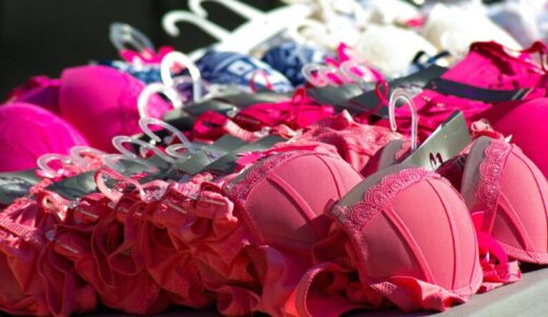 貧乳がきっかけ。もう悩まない、脱ブラジャー難民。小さいサイズを買う時はここ