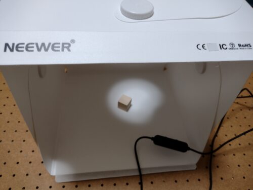 ブツ撮りがきっかけ。撮影ボックスはグッズの撮影だけに集中できる優れもの
